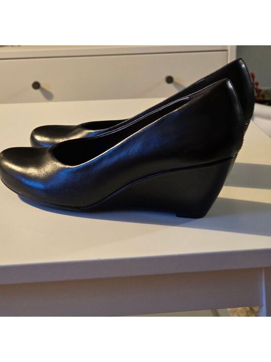Clarks Shoes - Clarks Black Wedge Leather Pump Size 8.5